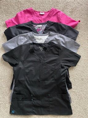 Scrub tops Women's V-Neck Medical Scrub top lot of 4 size medium with stretch